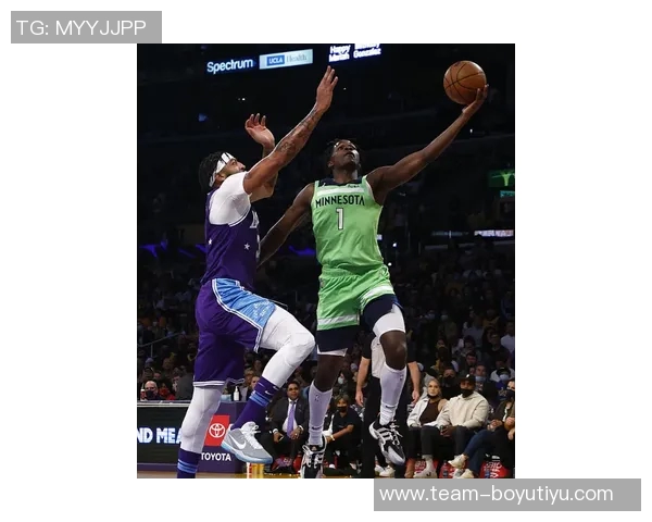 爱德华兹首节表现出色9投4中三分球命中率待提高